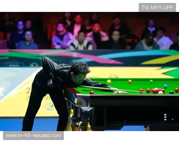 斯诺克国锦赛四强激战正酣！中国选手双雄领衔，赵心童迎战吴宜泽引发热议