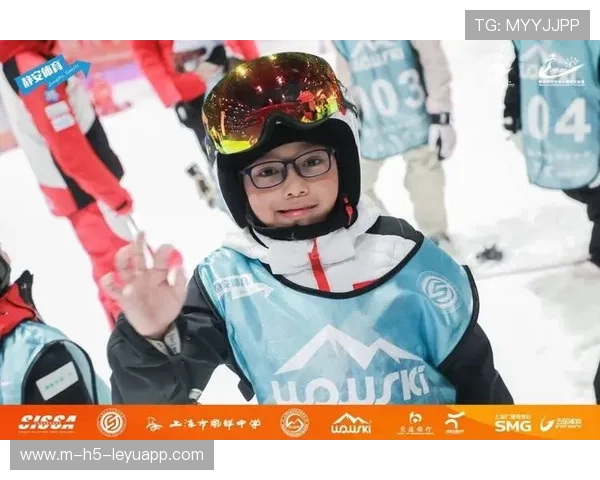 冰雪梦想静安绽放，滑雪少年竞逐赛道！静安区第三届运动会滑雪比赛成功举办